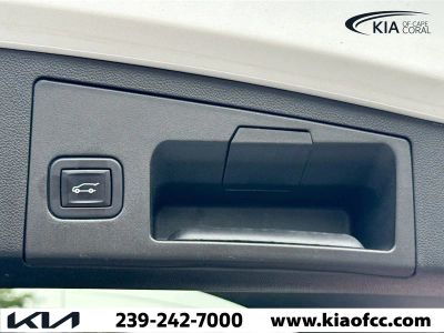 2023 Cadillac XT4 — photo 13 view