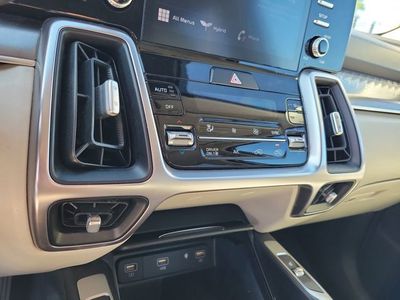2021 Kia Sorento Hybrid - Photo 24