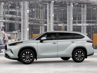 2026 Toyota Highlander Hybrid - Photo 3