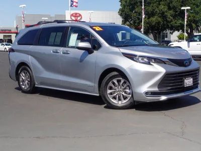 2021 Toyota Sienna — engine compartment view
