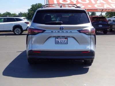 2021 Toyota Sienna — photo 8 view