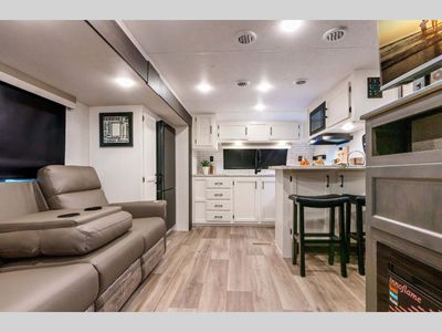 2026 Venture RV Stratus — side profile view