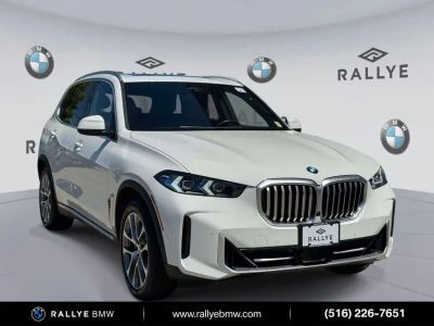 2024 BMW X5 xDrive40i in Alpine White — front three-quarter view