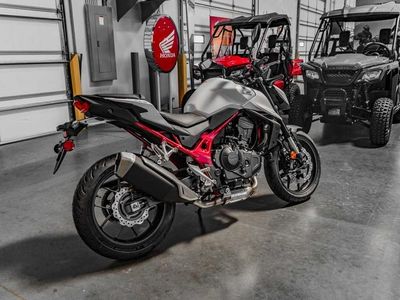 2025 Honda CB750 Hornet - Photo 4
