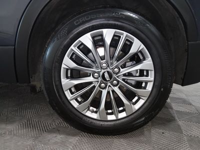 2025 Cadillac XT4 — photo 10 view
