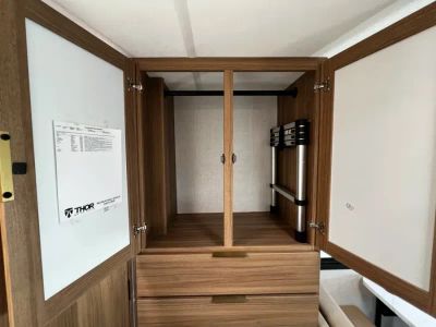 2027 Thor Motor Coach CHATEAU — photo 15 view