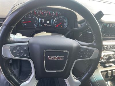 2019 GMC Yukon XL — photo 12 view
