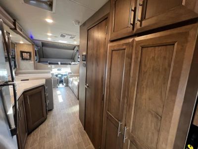 2021 Thor Motor Coach OMNI - Photo 19