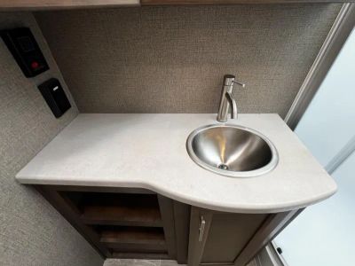 2021 Thor Motor Coach OMNI - Photo 31