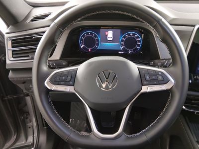 2025 Volkswagen Atlas Cross Sport — photo 12 view