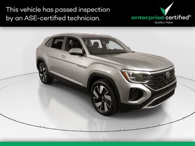 2025 Volkswagen Atlas Cross Sport 2.0T SE w/Technology 4MOTION — front three-quarter view