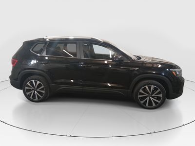 2024 Volkswagen Taos — photo 8 view
