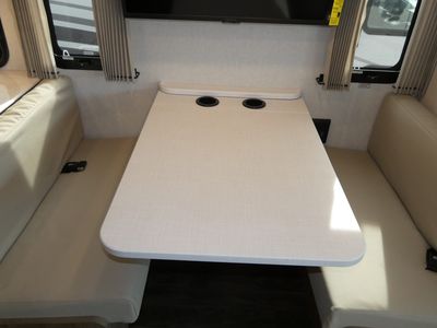 2025 Winnebago Sunstar - Photo 13
