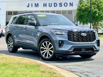 2025 Ford Explorer - Photo 2