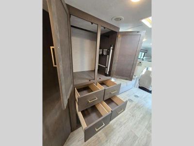 2024 Thor Motor Coach Chateau - Photo 19