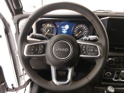 2025 Jeep Wrangler - Photo 12