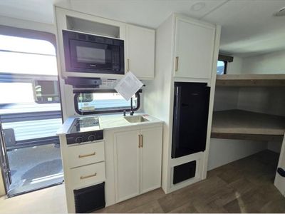 2026 Grand Design Transcend One - Photo 11