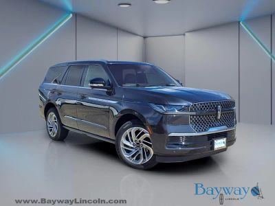 2025 Lincoln Navigator Reserve in Starlight — front three-quarter view