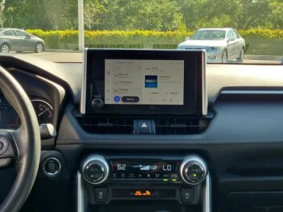2024 Toyota RAV4 — photo 18 view