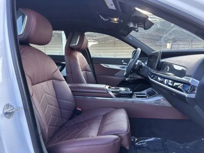 2025 BMW 7 Series — photo 25 view