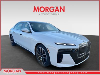 2025 BMW 7 Series 740i in Alpine White — front three-quarter view