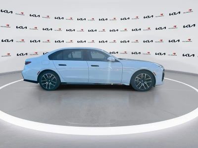 2025 BMW 7 Series — photo 9 view