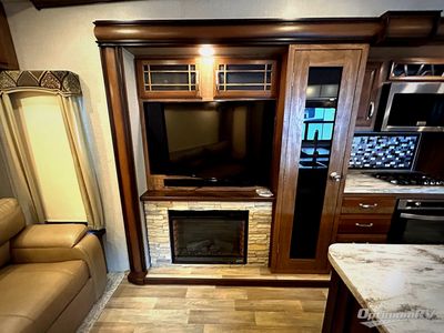 2017 Keystone Montana - Photo 19