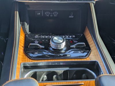 2023 Jeep Grand Wagoneer - Photo 16