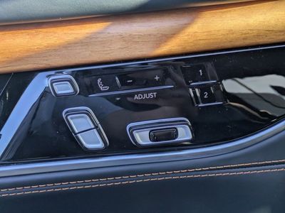 2023 Jeep Grand Wagoneer - Photo 17