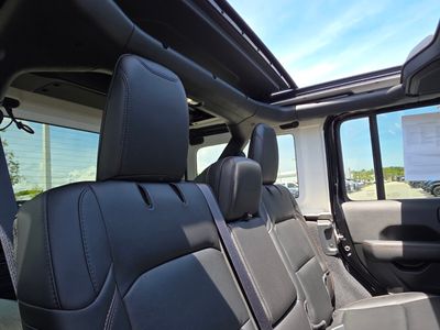 2021 Jeep Wrangler — photo 14 view