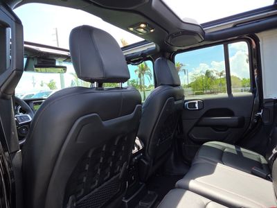 2021 Jeep Wrangler — photo 19 view