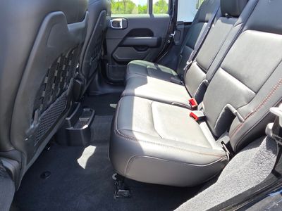 2021 Jeep Wrangler — photo 18 view