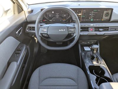 2025 Kia K4 — photo 18 view