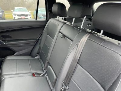 2020 Volkswagen Tiguan — photo 18 view