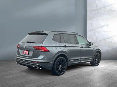 2020 Volkswagen Tiguan — engine compartment view