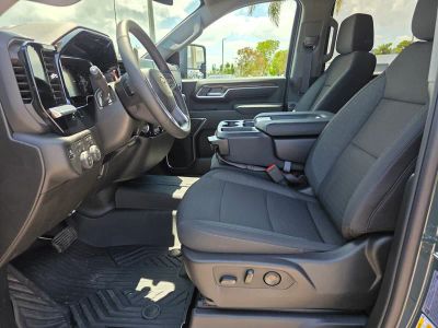 2026 Chevrolet Silverado 2500HD — photo 21 view
