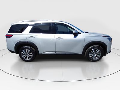 2025 Nissan Pathfinder — photo 8 view