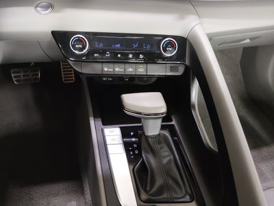2026 Hyundai Elantra — photo 13 view