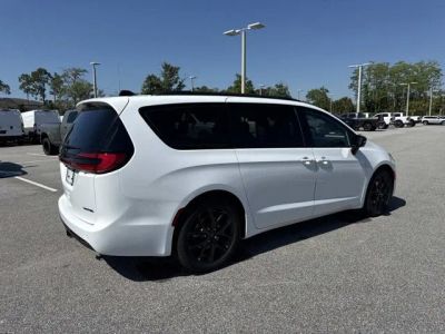 2027 Chrysler Pacifica — side profile view