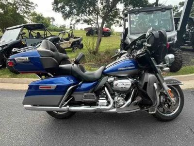 2017 Harley-Davidson® FLHTK - Ultra Limited — front three-quarter view