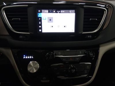 2024 Chrysler Voyager - Photo 13