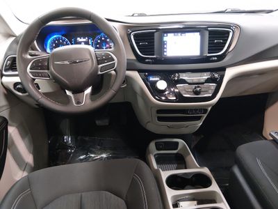 2024 Chrysler Voyager - Photo 12
