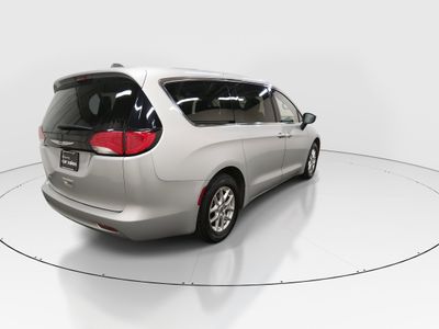 2024 Chrysler Voyager - Photo 7