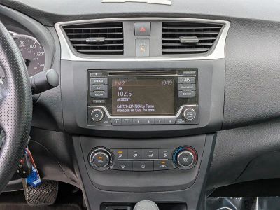 2018 Nissan Sentra — photo 17 view