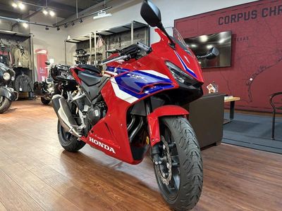 2025 Honda CBR500R - Photo 1