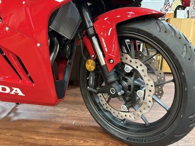 2025 Honda CBR500R - Photo 12