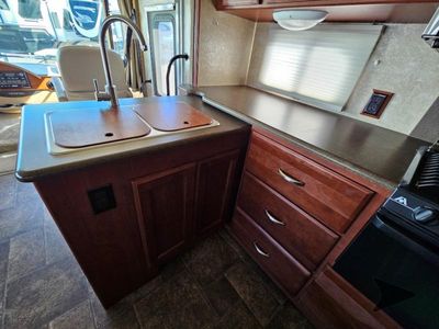 2013 Winnebago Vista - Photo 11