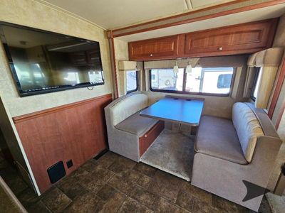 2013 Winnebago Vista - Photo 8