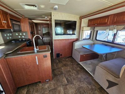 2013 Winnebago Vista - Photo 7