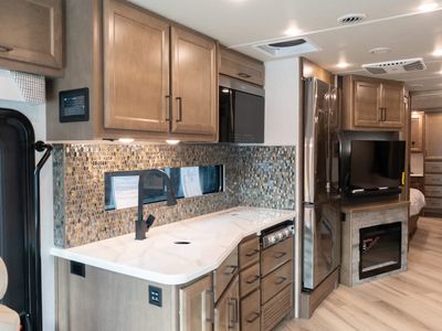 2026 Fleetwood BOUNDER - Photo 6